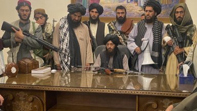 Талибаните върнаха публичното убиване на жени с камъни в Афганистан