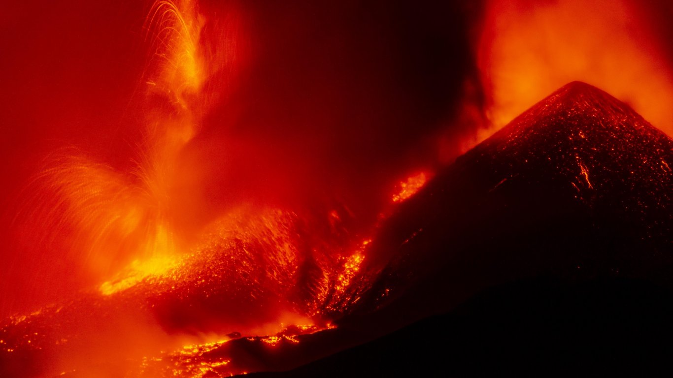 Летището на Катания е затворено заради вулкана Етна 