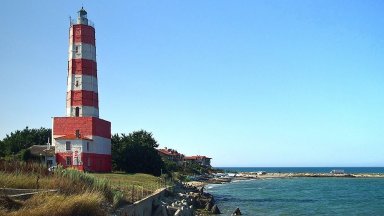 Корабът който го е блъснал NEW RAOUF плава под