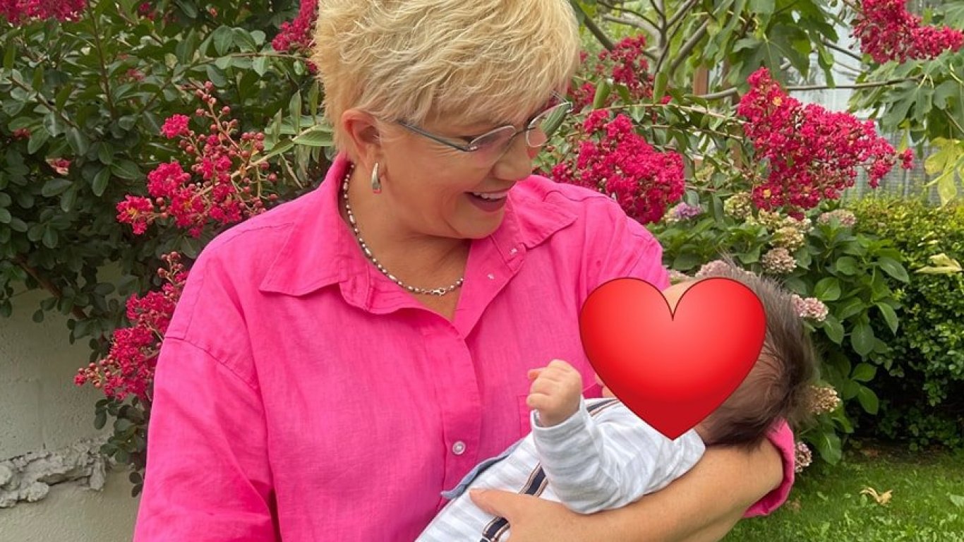 Николина Чакърдъкова стана баба за пети път (снимка)