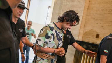 Вълчинов твърди че след това е изпаднал в паника и