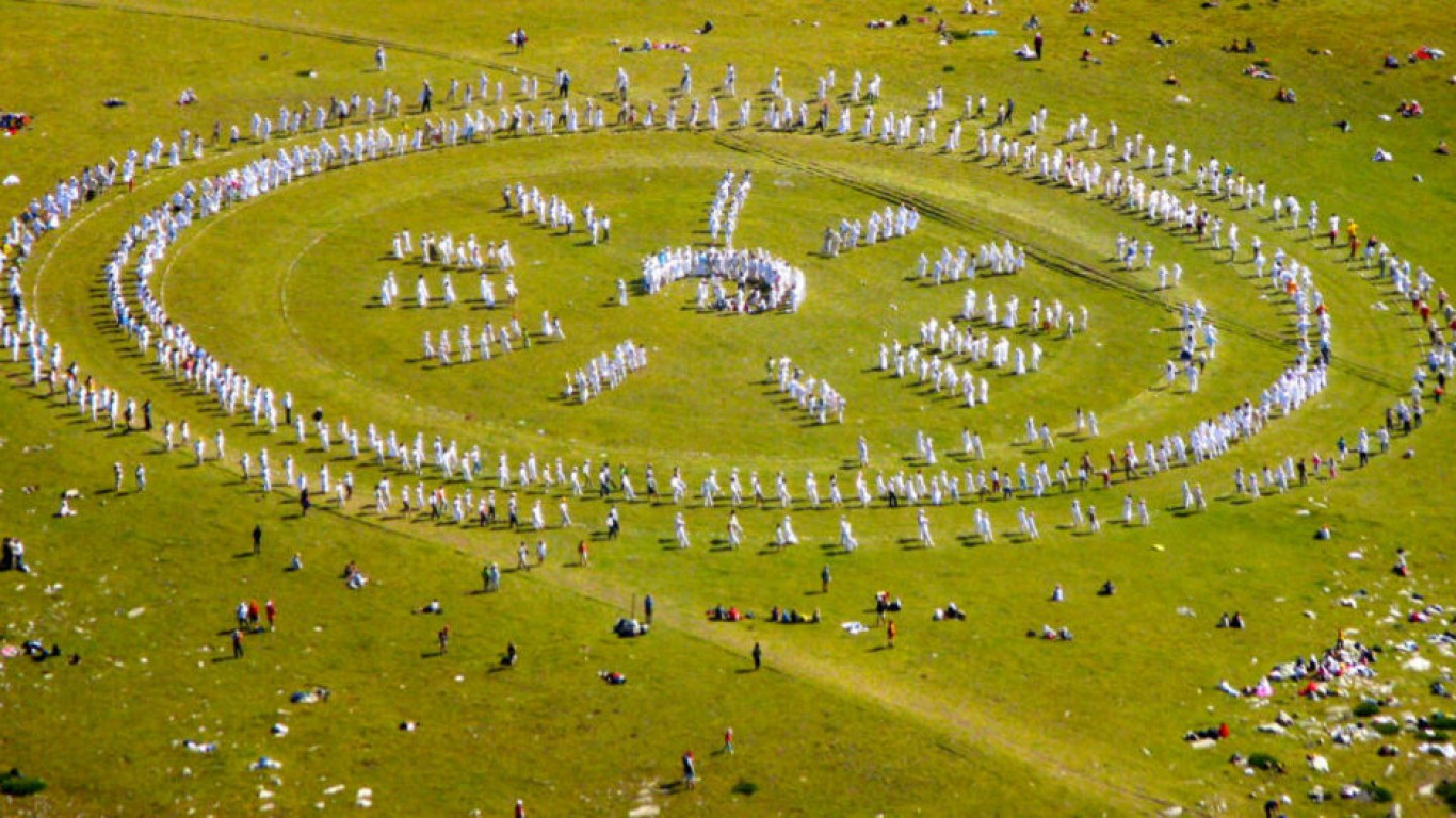 Туристи се тълпят в Рила заради Бялото братство