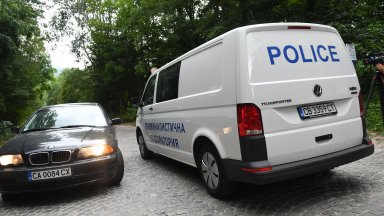 Чужденците чули шум в гората а след стрелбата простреляната спътница