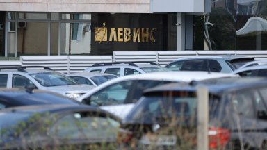 Моля да имате предвид че тиражираните предположения че ранената дама