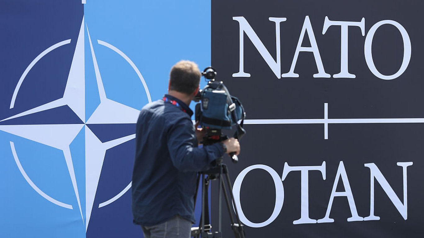 Високопоставен служител в НАТО: Украйна може да отстъпи територия в замяна на членство в Алианса