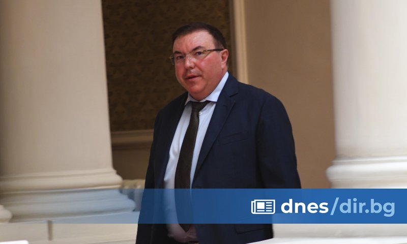 По думите му част от липсващите лекарства са животоспасяващи. В