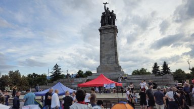 Уверяваме гражданите че въпросът за преместване на скулптурните фигури и