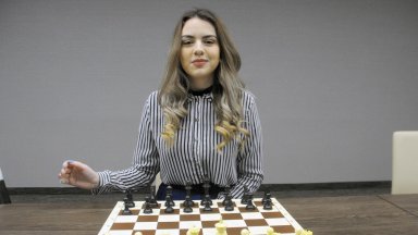 Страхотно! Българката Салимова ще играе финал за световната купа в шахмата