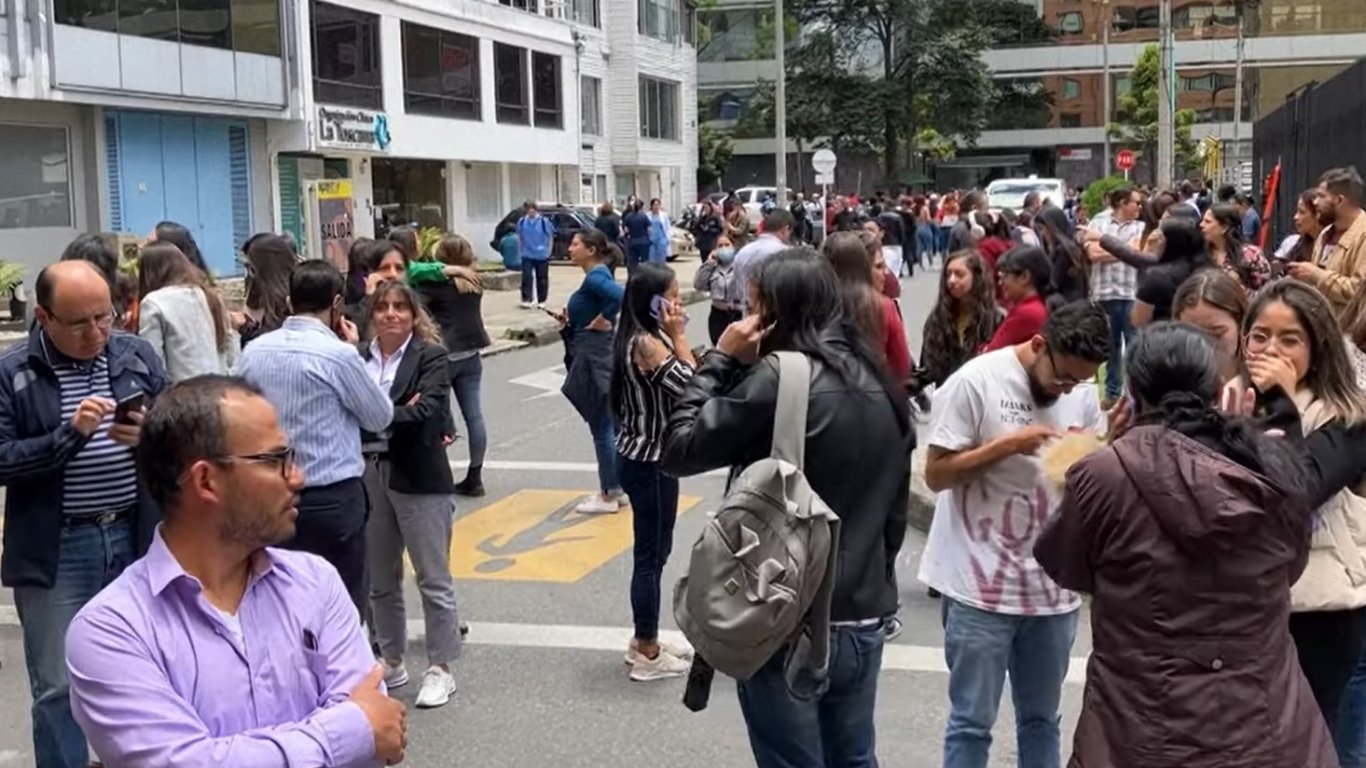 Над 6 по Рихтер разтърси колумбийската столица Богота (видео)