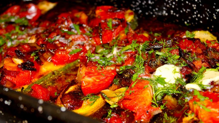 Най-лесното лятно ястие: Тиквички с домати на фурна