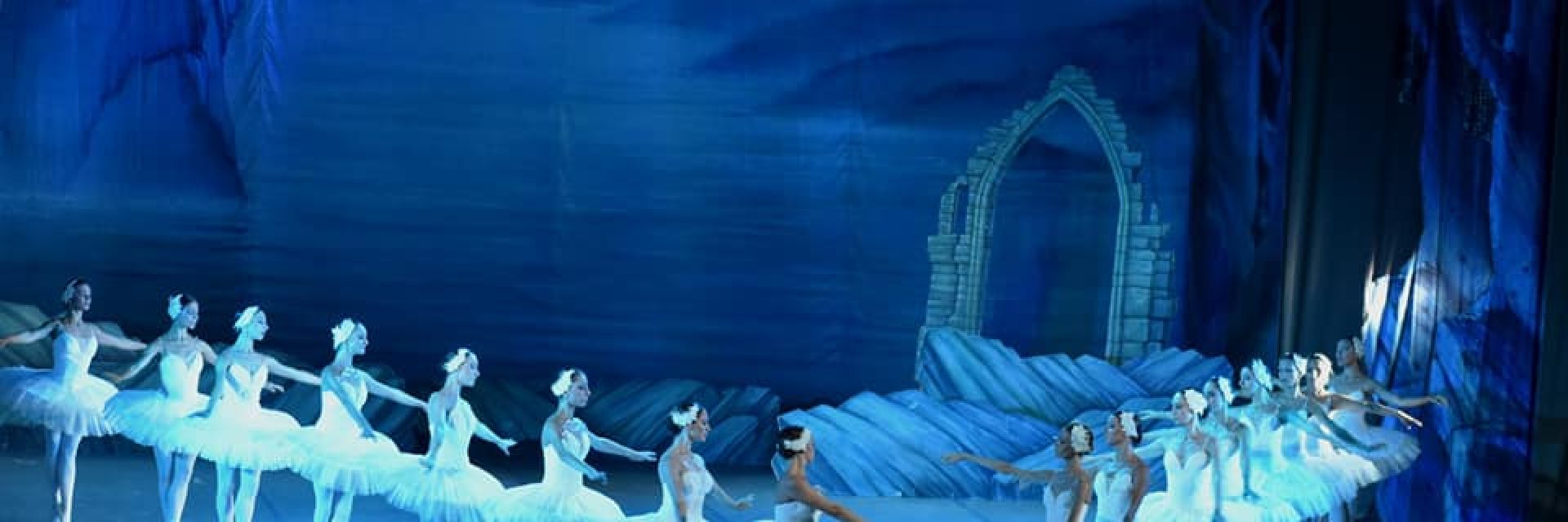 "Лебедово езеро" с блестящ състав в понеделник в Летния театър на Бургас