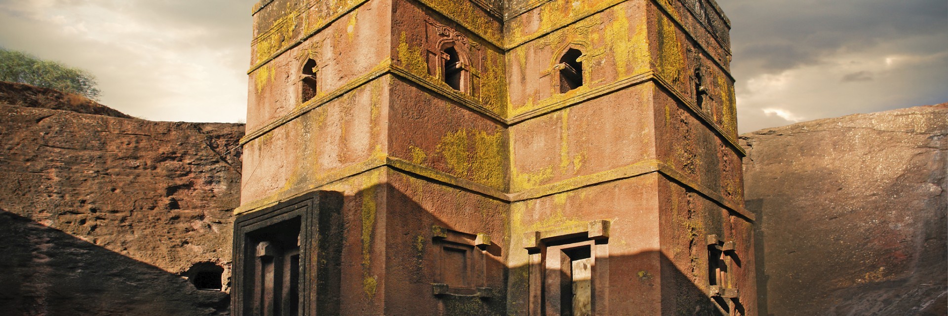 Новото чудо - монах създава сам новия Йерусалим в Африка