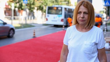 Фандъкова заяви че палатките са незаконни пред монумента тъй като