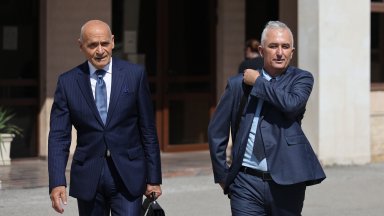 Той дойде в прокуратурата заедно с адвоката си Людмил Рангелов