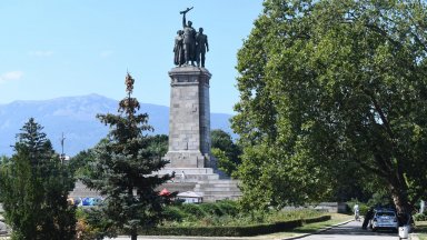 Соцлидерката Корнелия Нинова призова всички политически партии да се разграничат