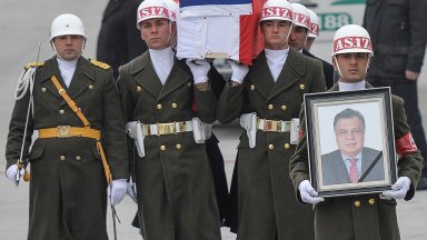 В Хюриет пише че е задържана съпругата на полицая Мевлют