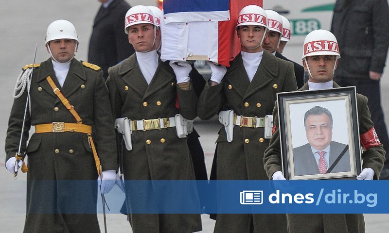 В. Хюриет пише, че е задържана съпругата на полицая Мевлют