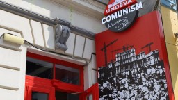Поглед от "Някъде в комунизма" в Букурещ