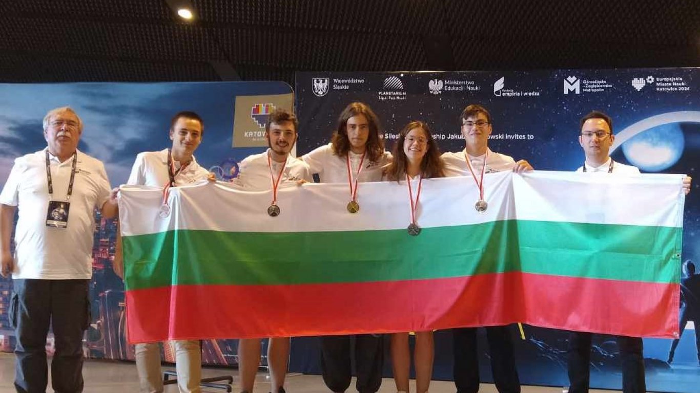 България със злато и още 4 медала от Международната олимпиада по астрономия и астрофизика