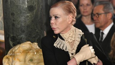 По първоначална и неофициална информация Калина Сакскобургготска Муньос е шофирала лек