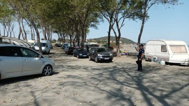 Всички снимки
Собствениците на седем от караваните са получили полицейско разпореждане