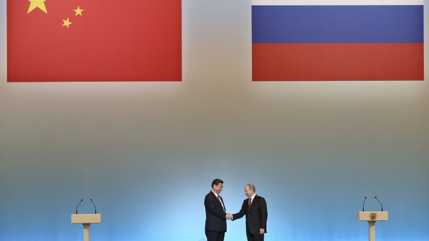 The Telegraph: Китай снабдява Русия с хеликоптери, безпилотни самолети и метали 