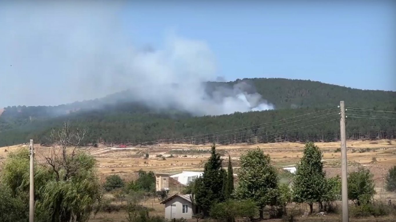 Заради пожарите: Обявиха частично бедствено положение в община Казанлък