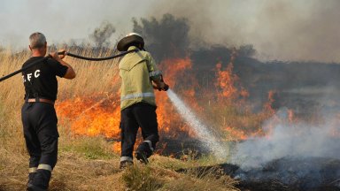 Пожарът в района на Севлиево е тръгнал от запалено стърнище