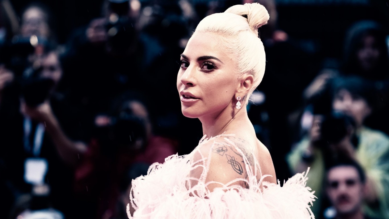 Лейди Гага за тънкостите в гримирането: Бъдете себе си, не се опитвайте да приличате на някой друг