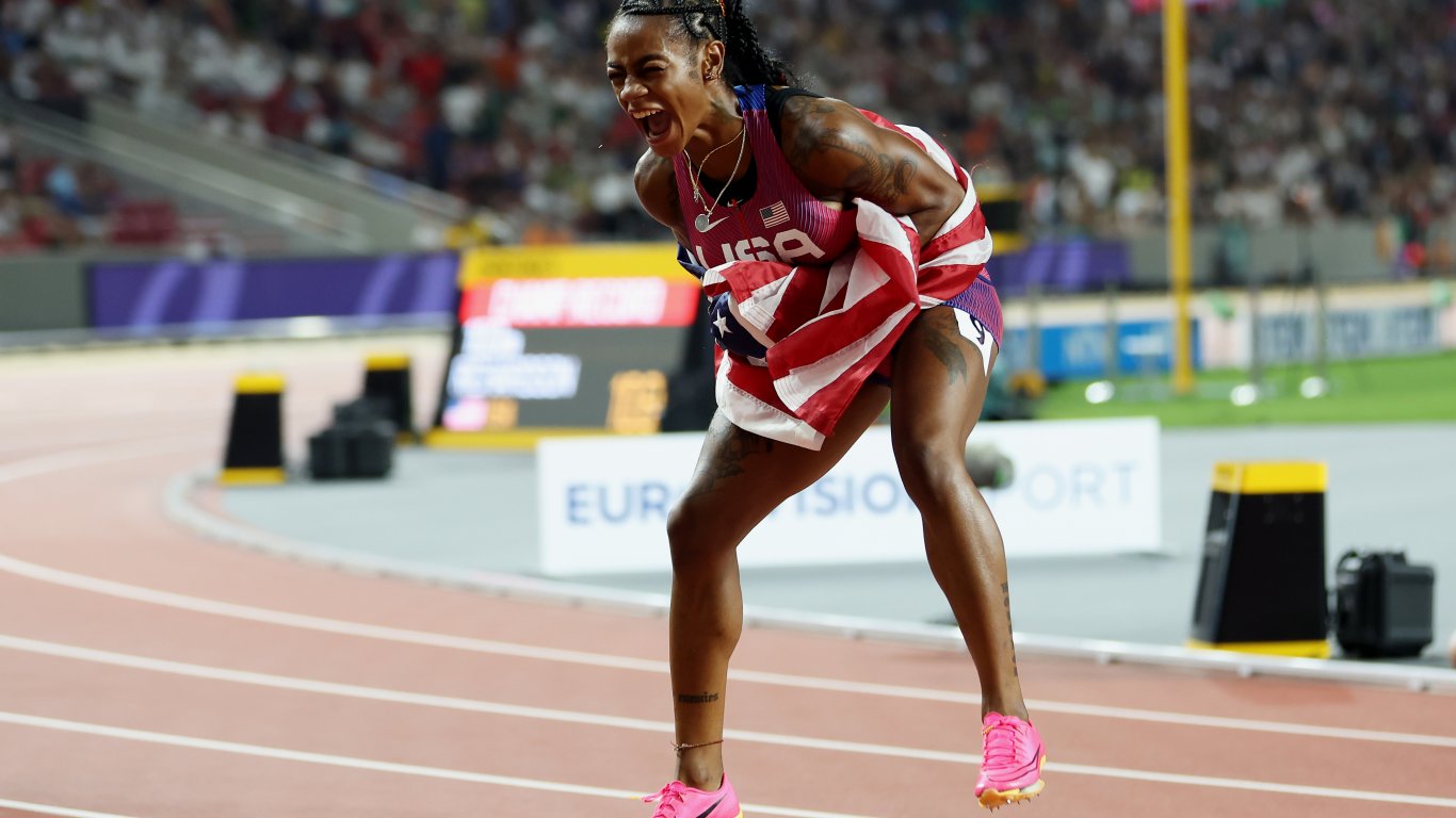 Скандалната американка Ричардсън ликува със световно злато на 100 метра