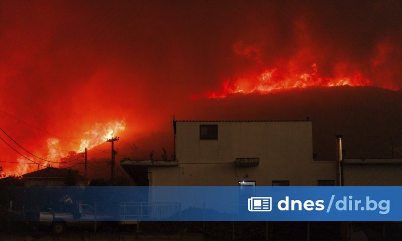 Край Александруполис вече пети ден бушува огромен пожар, който предизвика