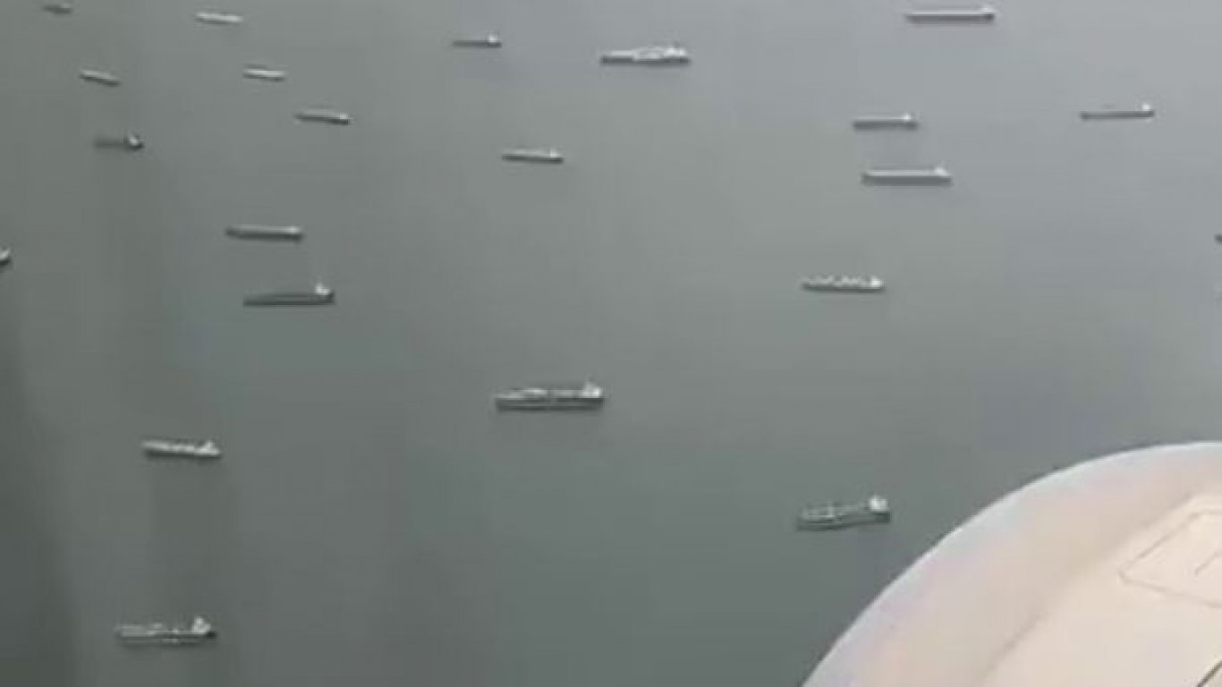 Най-голямото морско задръстване: Защо повече от 200 кораба заседнаха в Панамския канал