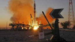 Русия изстреля "Союз-2.1а" към Международната космическа станция