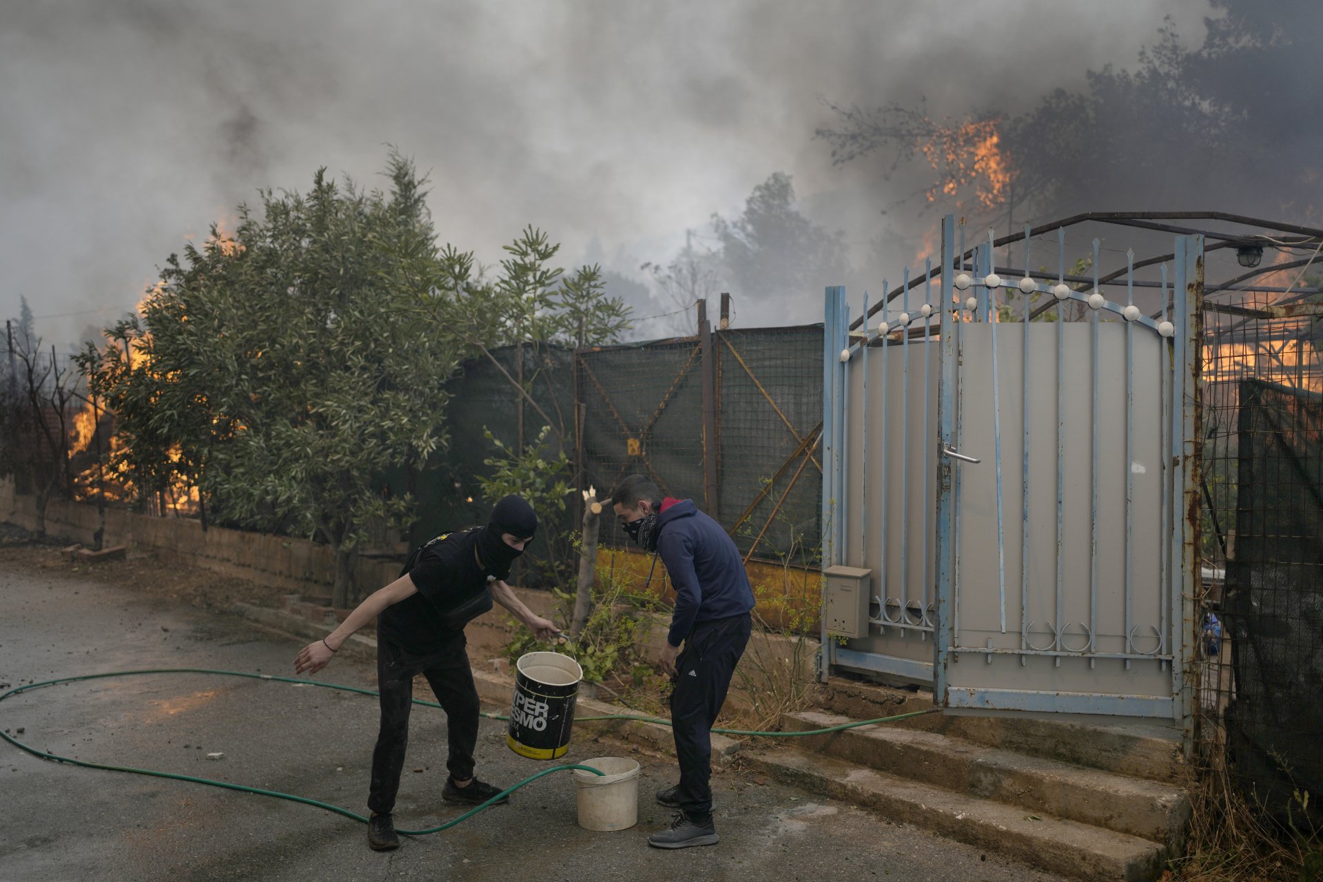 Пожарът край Атина