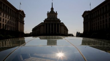 Политически двубой в София: Контрапротест на ДПС срещу протест за оставка на ПП–ДБ