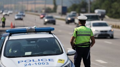 Издирват софийски бандит, блъснал патрулка в Бургас и вкарал полицай в болница