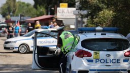 Шофьор със спортна кола блъсна жена на пешеходна пътека в центъра на София и избяга