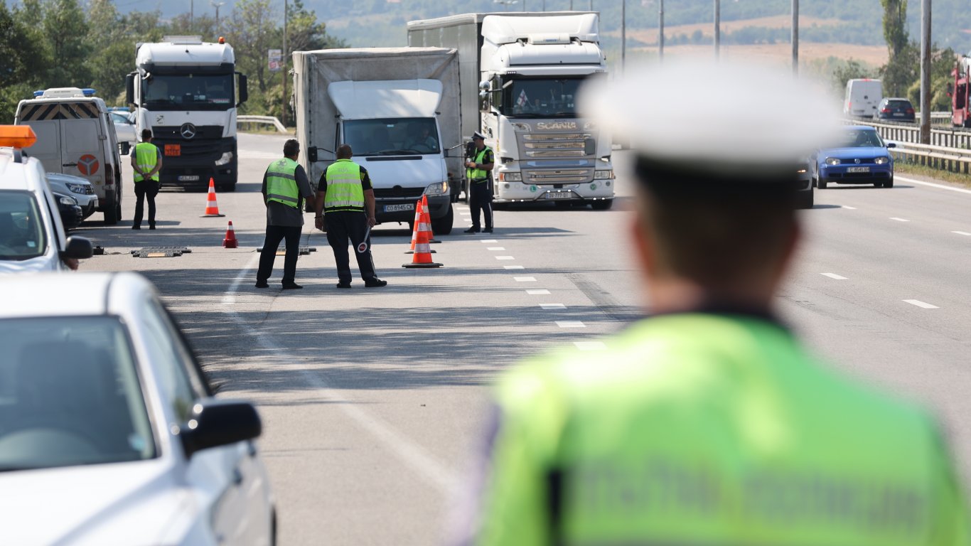Катастрофа с 60-годишна жертва блокира за часове трафика край Мездра