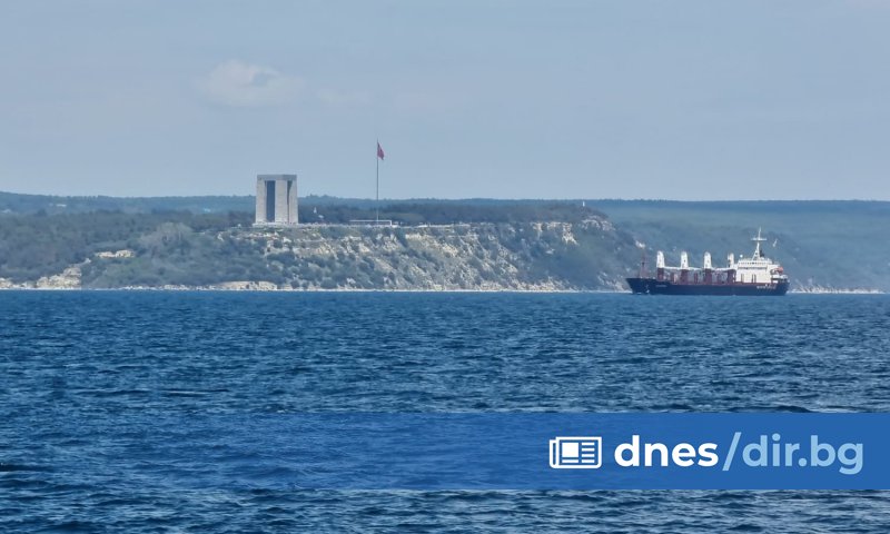 Миналия месец Великобритания заяви, че ще прехвърли два кораба за