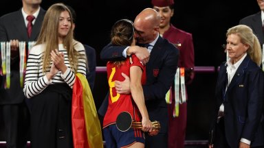 Скандалът се разраства: ФИФА подхвана шефа на испанския футбол заради целувката