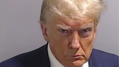 Тениската е се продава на официалния сайт на кампанията на