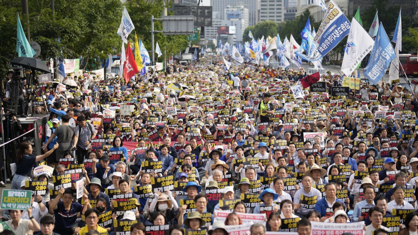 Сеул на протест срещу радиоктивната вода на Фукушима, Токио твърди, че рибата е чиста