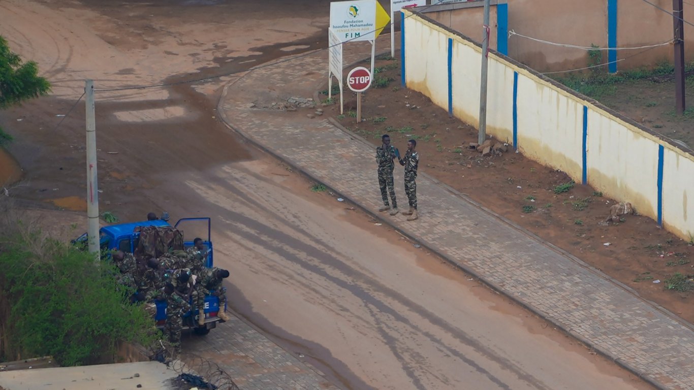 Нигерската армия е в повишена бойна готовност, очаква нападение
