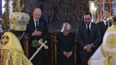 На литургията присъстваха Симеон Сакскобурготски придружаван от съпругата си Маргарита
