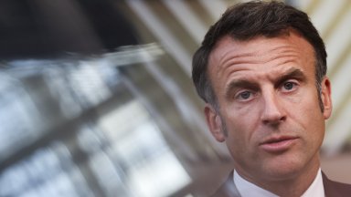 Този контекст донякъде се втвърди усложнява се и заплашва да