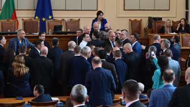 На тези хора трябва да се дава институционален отговор Възраждане