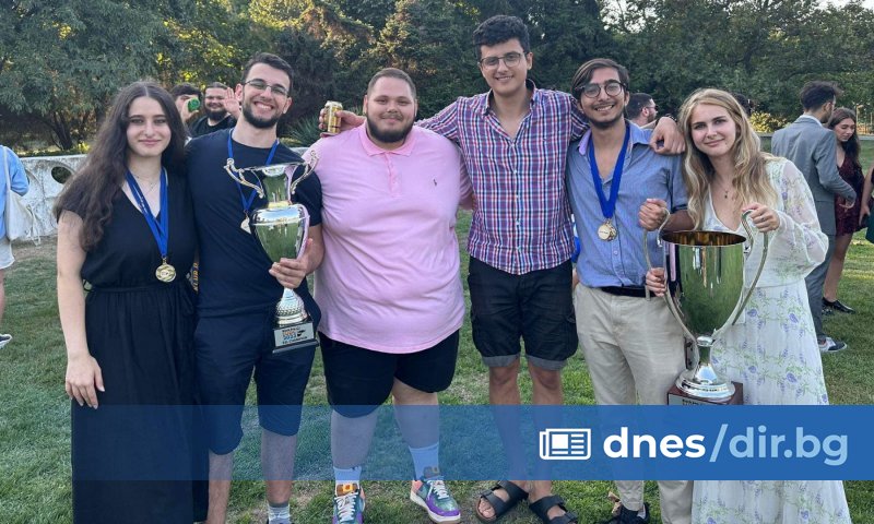 Отборите в състав Алек Селвелиев, Велина Андонова и Мария Мачева,