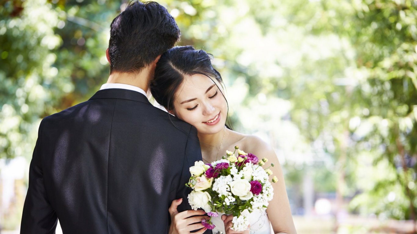 Окръг в Китай предлага парична награда за младоженци, ако булката е на 25 г. или по-млада