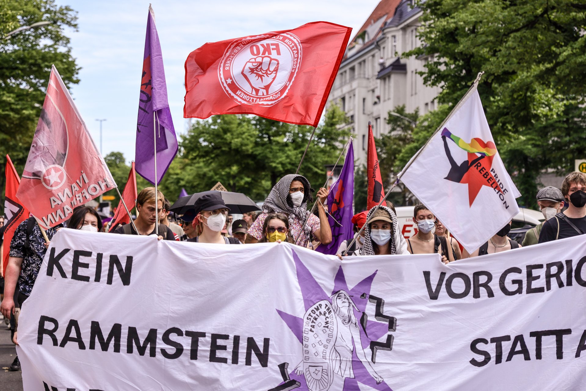 Активисти протестират срещу насрочените предстоящи концерти на Rammstein, 15 юли, Берлин 
