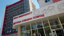 Дете се бори за живота си в "Пирогов", след като майка му го удари с чаша по главата
